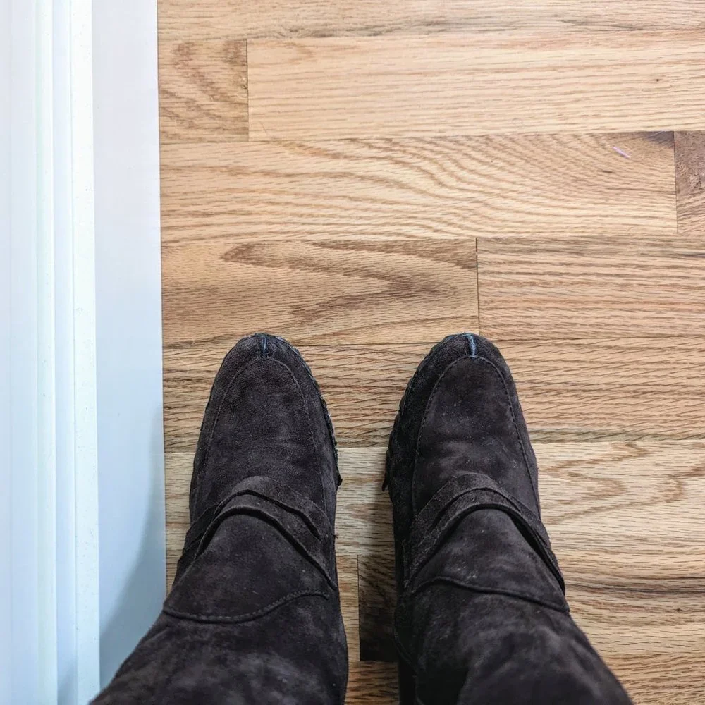 Bruno Magli brown suede wedge boots perfect for narrow calf! - Picture 4 of 6